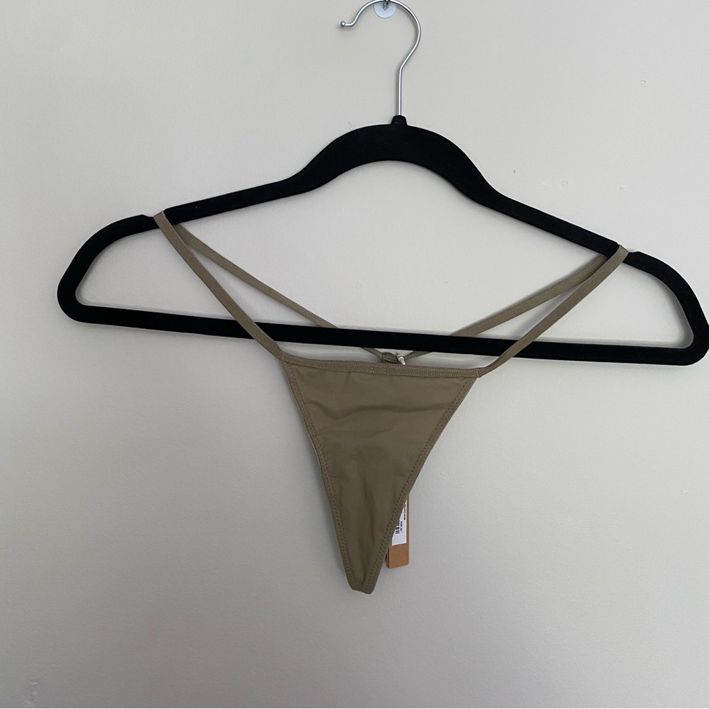 NWT SKIMS Fits Everybody Micro Thong in Khaki Size 2X